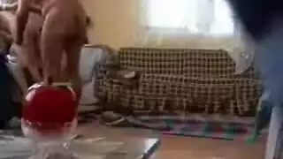 نكاح عربي صريح في السيارة: وضعية الكلب وشفط عميق