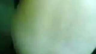 يجد الخادمة مثارة ويمارس الجنس معها بشدة