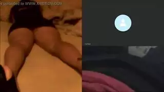  مراهقة مثيرة تتفجر شوقًا على الكاميرا وتداعب فرجها المبلل