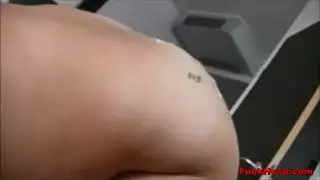 آب ينزل على بنته