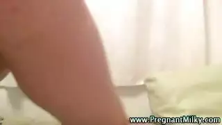 الصديق يشاركني وقحتي في خيال جماعي إباحي