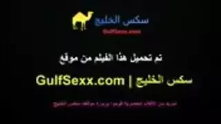 طبيب كبير يقدم علاجًا مكثفًا لمرضى راغبين