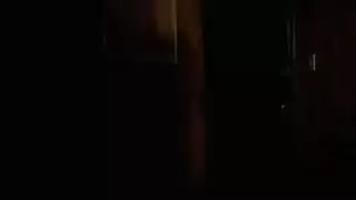 إيستر ماجي لا تستطيع مقاومة قضيب أفضل صديق لزوجها