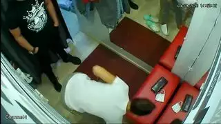 لقطات سرية لزبونات مثارات عاريات في غرفة تبديل الملابس