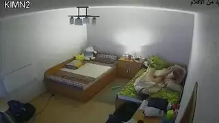 تدليك منتصف الليل يجعل قضيبه صلبًا كالصخر