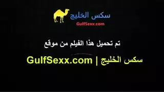 أمي ذات الفرج المنقوع تأخذ قضيبًا شابًا من معجب ابنتها