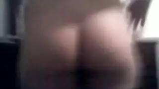 مؤخرة سمراء ممتلئة تحصل على حفر عميق