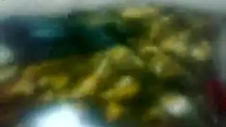 مشهد الدياثة بين الأعراق: الزوجات يتمددن على أيدي الثيران السود المسيطرة