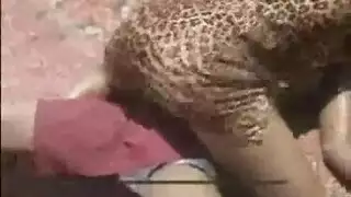 متزوجان ينيكون بعض و يراقبه بنت