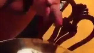 ربة منزل قذرة تأخذه في كل فتحة
