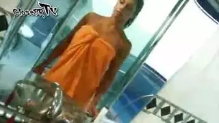 بنات يلبسن برنس ويستحمان وينامان