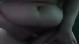 فتاة منقبة تشتهي القضيب وتصرخ من المتعة