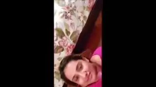 فتاة عربية تأخذ قضيب أجنبي وتتلقى قذفًا على وجهها