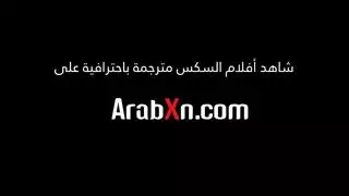 امرأة ناضجة تختبر العشيق الشاب في فانتازيا ثلاثية صريحة
