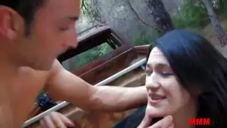يائسة من أجل المال، هذه اللاتينية تمارس الجنس بعنف مع صديقتها