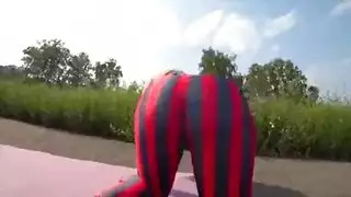 جنس علني على جانب الطريق: سكس صعب مع صديقته في السيارة