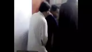 طلاب ينيكو المعلمة