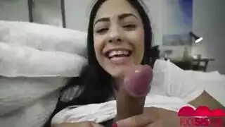 الأخت الممتلئة تركب قضيب أخيها بعد مداعبة ساخنة