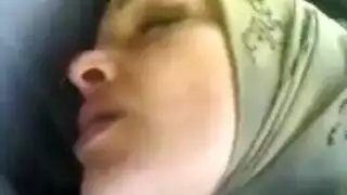 نيك صارخ في السيارة مع محجبة مصرية مثيرة