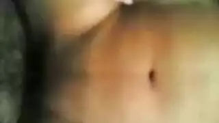 حلوة مسلمة تأخذ بورن قاسي في مهبلها