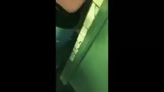 جنس سحاقي علني: حوريات جزائريات تبلل في حمام النادي الليلي