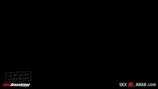 ابنة تمارس الجنس بشجاعة مع زوج أمها في فيلم منزلي صريح