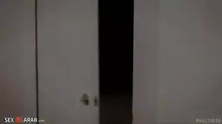 رغبة عائلية محرمة: سحاق ناري بين أم وابنة