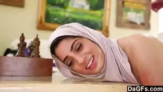 جماعي بين الأعراق: شباب عرب وعاهرات باكستانيات