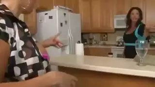 فتاة تقطع زب حبيبها