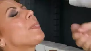قضيب أسود ضخم لأمريكي أفريقي ينيك إسرائيلية في فيلم صريح