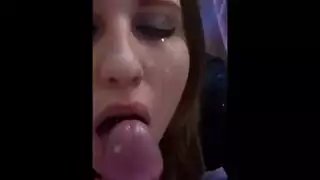 ساميرة تأخذ عدة أعضاء ذكورية في جماع جماعي مكثف
