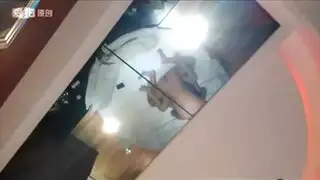 جلسة إباحية عنيفة مع الخادمة المُستسلمة