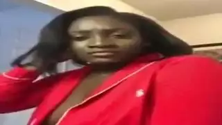 يوم الاجازة الثدي الصغيرة بوت أسود