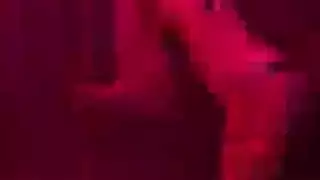 وضعية كلب خشنة: تدكها بقوة بقضيب سميك