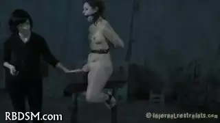 إكس إكس إكس: خلع ملابس محجبة ومص قضيب