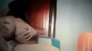 زوج مواخرة مذلّ وزوجته العاهرة