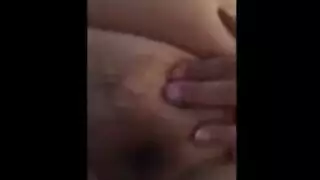 إباحية بركة: هاتي محاطة ومملوءة بالضخ