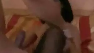 أصابع شابة وجلسة جنس جامحة