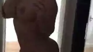 ام في الحمام قديم