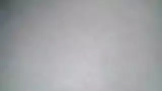 مستعد للعمل؟ أولاً، دعني أتذوق قضيبك