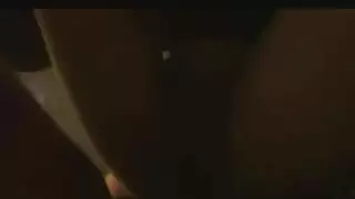 الزوجة الساخنة تتوق للزب، تذيب رجلها وتجعله يضربها بقوة، معجبًا بمنحنياتها