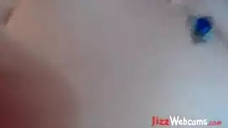 ممثلة إباحية تنهار في البكاء أثناء القذف على وجهها