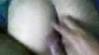 سكس مصري شرموطة ومجموعة شباب زانقينها في شقة ونازلين فيها نيك الإباحية