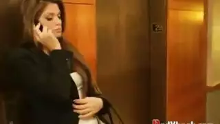 السباك ينيك طيز الممحونة بقوة مترجم