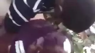 كعوب حمراء، حديث قذر: عرض فرج أمام المرآة