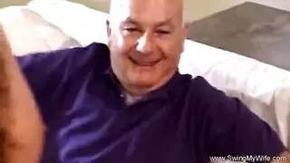 فتاة شقراء تُمارس الجنس بقوة على منضدة الحمام