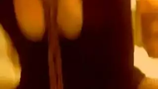 ممثلة بورنو لاتينية تُدمر بعملية جنس جماعي للهواة