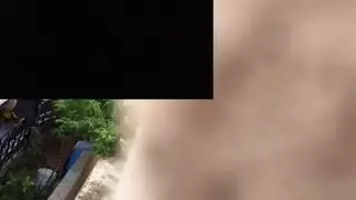 جلسة استحمام مثيرة لفتاة سمراء