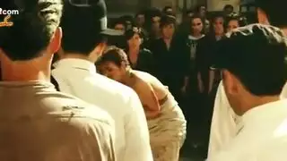 مونيكا بيلوتشي في مشهد اختراق مزدوج شرجي ومهبلي مع شاب يافع