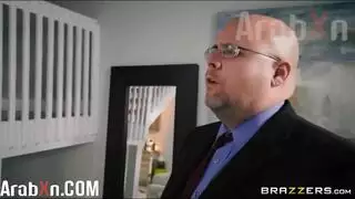تنتقد حياته ثم تطالب بقضيبه الصلب